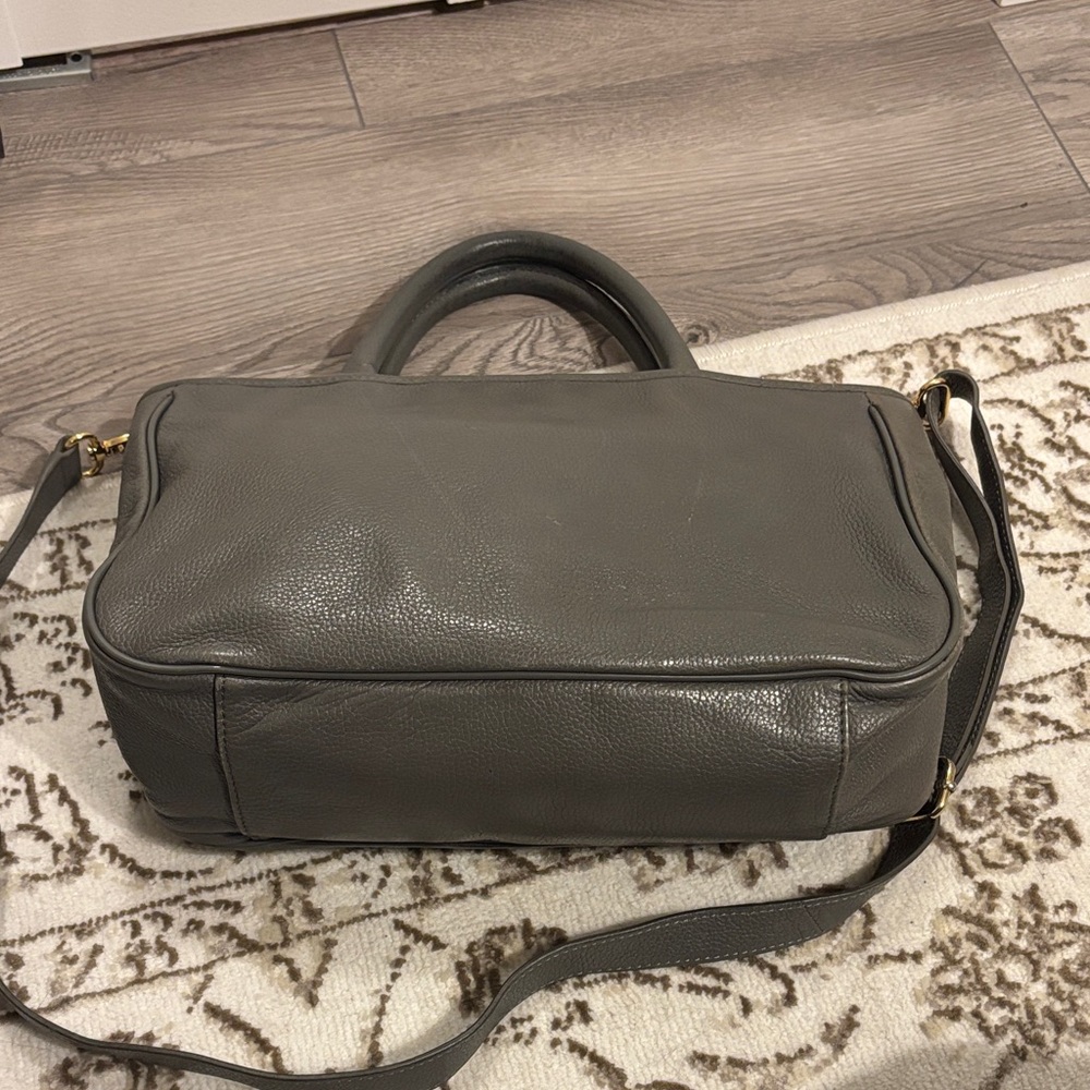 Tory Burch Jaden Horsebit Pebbled Leather Purse - Picture 15 of 16
